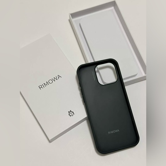 Rimowa Iphone Case Polycarbonate For Iphone 16 Pro Green - Picture 6 of 7